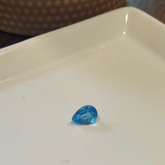 Loose blue topaz stone. Pear shaped - Picture 2 of 5